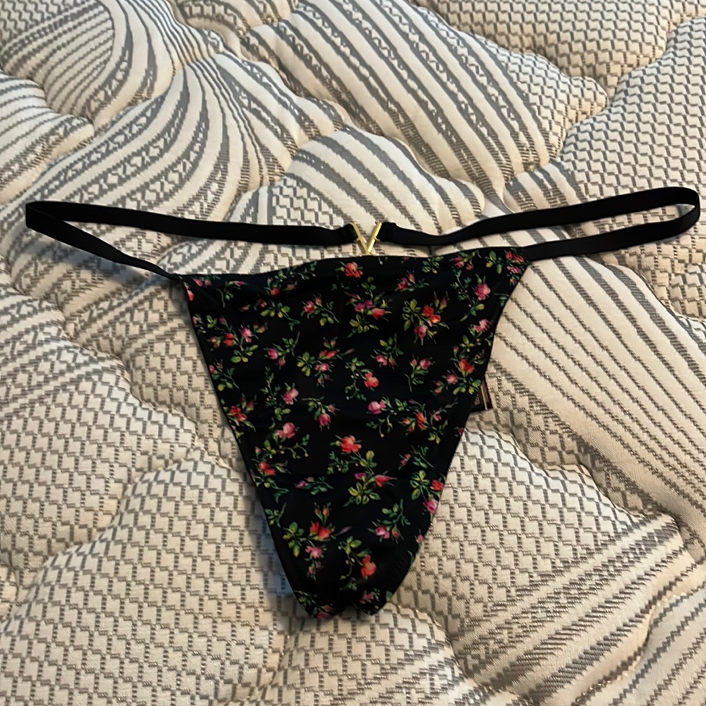 V String